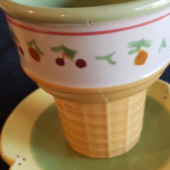 Pistoulet Cup and Plate.  Set of Two each. - Picture 7 of 7